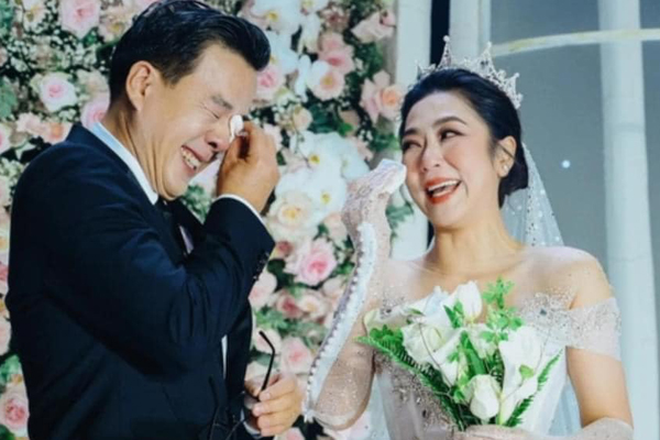 Hôn nhân 'vỡ mộng' của Hà Thanh Xuân và 'vua cá Koi' Thắng Ngô: Sau ngôn tình là thực tế tiền bạc? - Ảnh 2.