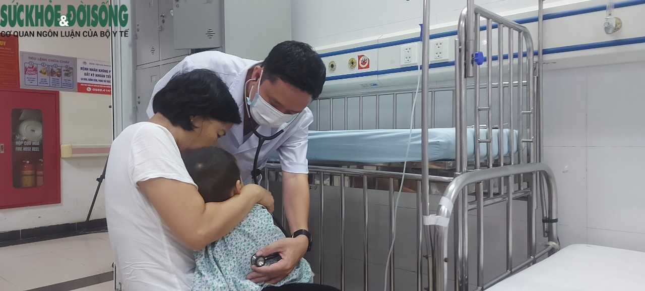 Vụ cháy chung cư mini ở Hà Nội: 01 bệnh nhân bị vỡ, lún đốt sống ngực tại Bệnh viện Đa khoa Xanh Pôn - Ảnh 2.