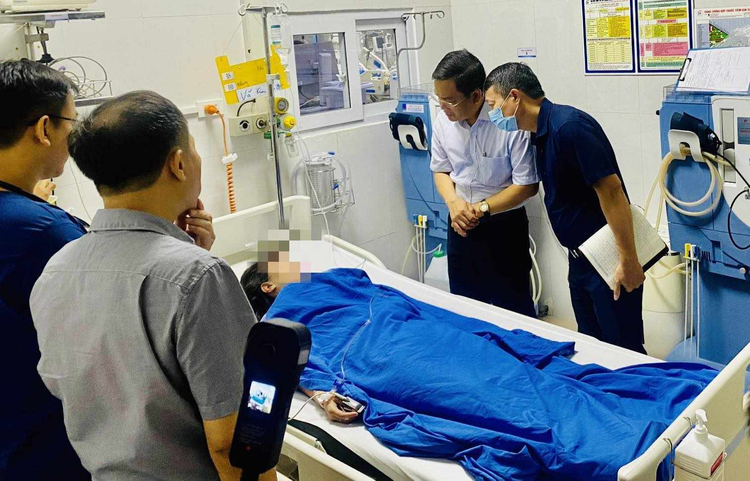 Các bệnh viện nỗ lực cao độ cấp cứu, điều trị nạn nhân vụ cháy chung cư mini ở Khương Hạ - Ảnh 1.