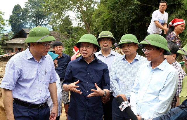 Phó Thủ tướng Trần Hồng Hà thị sát, chỉ đạo khắc phục hậu quả do lũ quét tại Lào Cai - Ảnh 1.