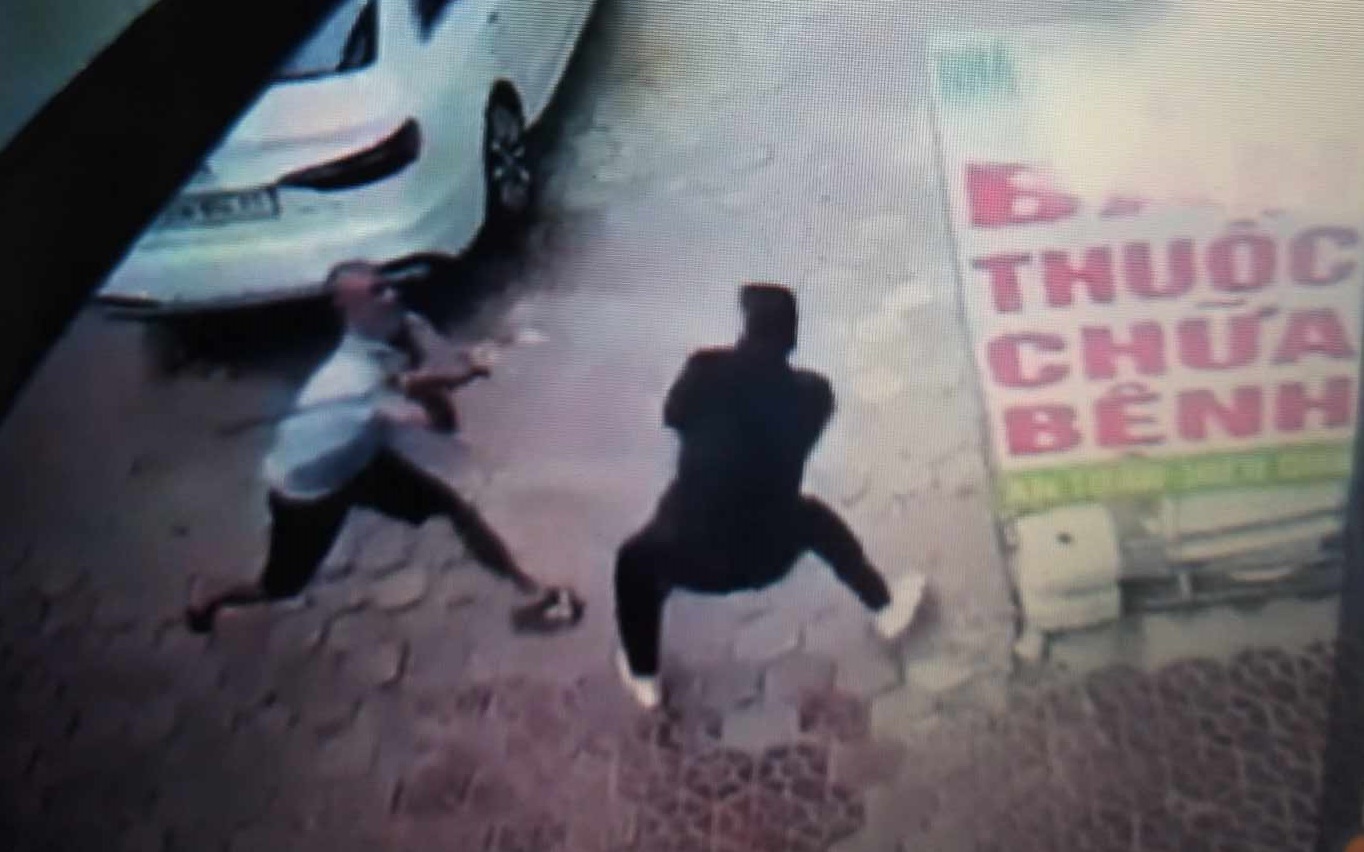 Nghệ An: Làm rõ vụ cầm kiếm chém người trên phố