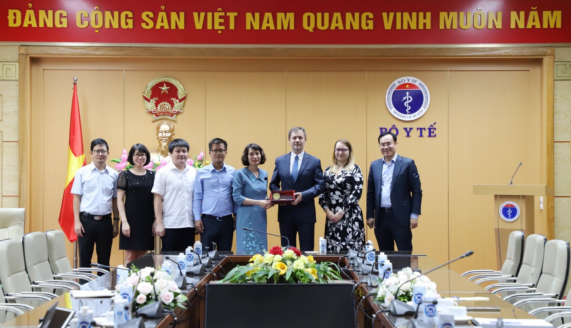 Thứ trưởng Bộ Y tế Nguyễn Thị Liên Hương tiếp Đại sứ đặc mệnh toàn quyền Hungary tại Việt Nam - Ảnh 2.