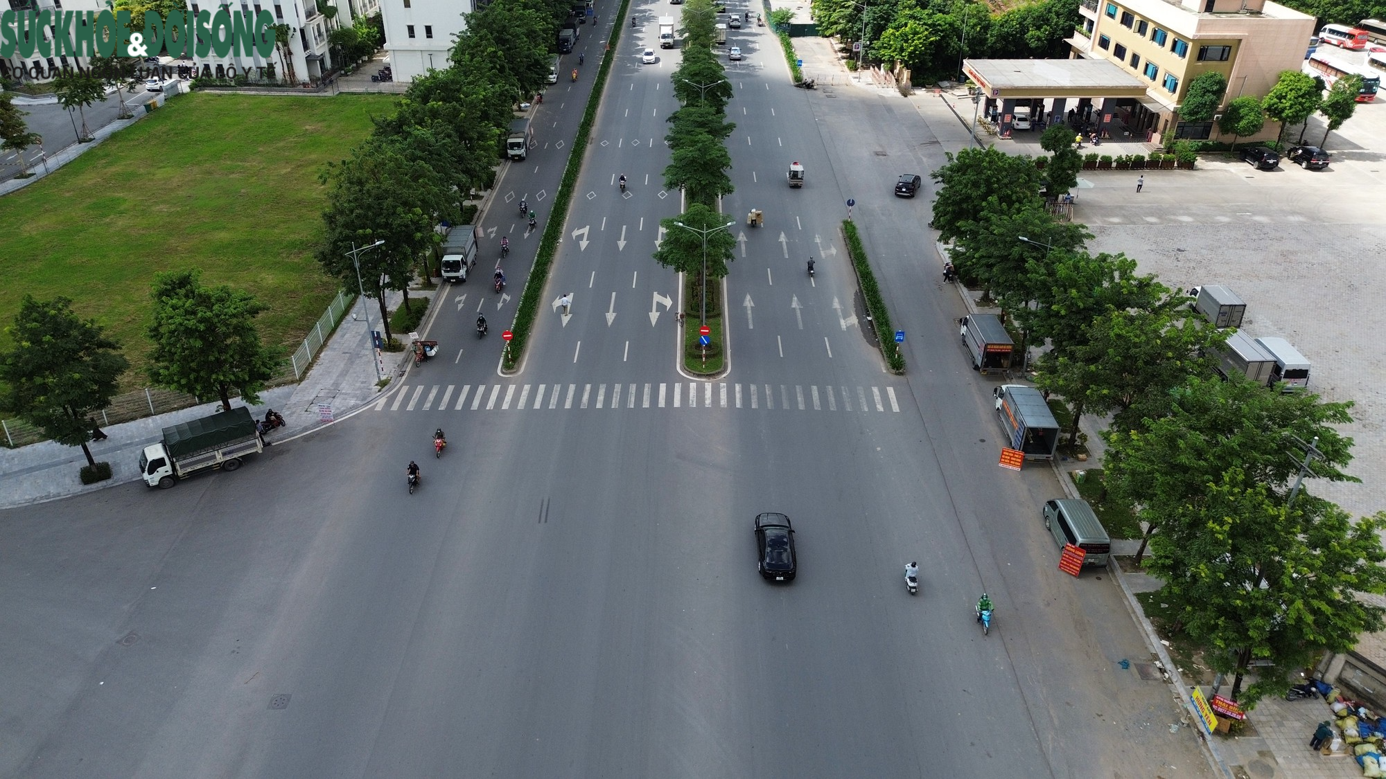 Ngang nhiên dựng bến bãi, lập điểm trung chuyển hàng hóa trên đại lộ nghìn tỷ - Ảnh 4.