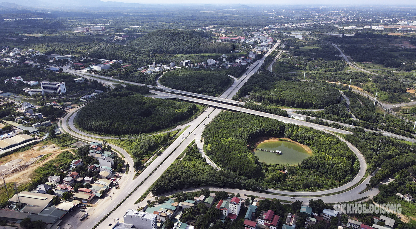 Đại lộ hiện đại nhất Việt Nam nhìn từ trên cao như một khu 'rừng tái sinh' - Ảnh 7.