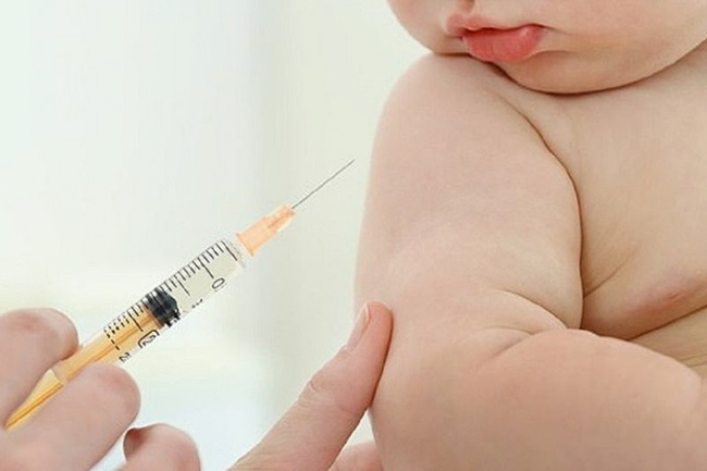 Có phải chỉ cần tiêm vaccine là con không mắc bệnh? - Ảnh 1.
