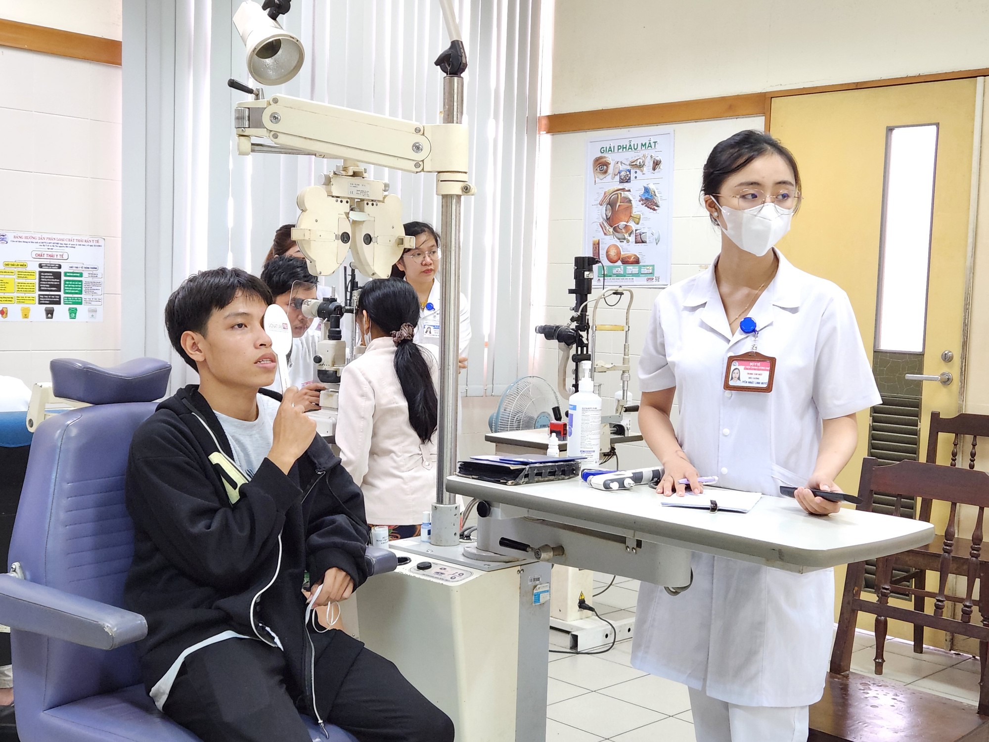Thừa Thiên Huế có hơn 16.000 ca đau mắt đỏ, bác sĩ khuyến cáo phòng ngừa - Ảnh 1.