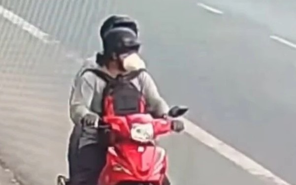 Công bố nhận dạng qua camera an ninh, truy tìm 2 kẻ cướp tiệm vàng ở Khánh Hòa