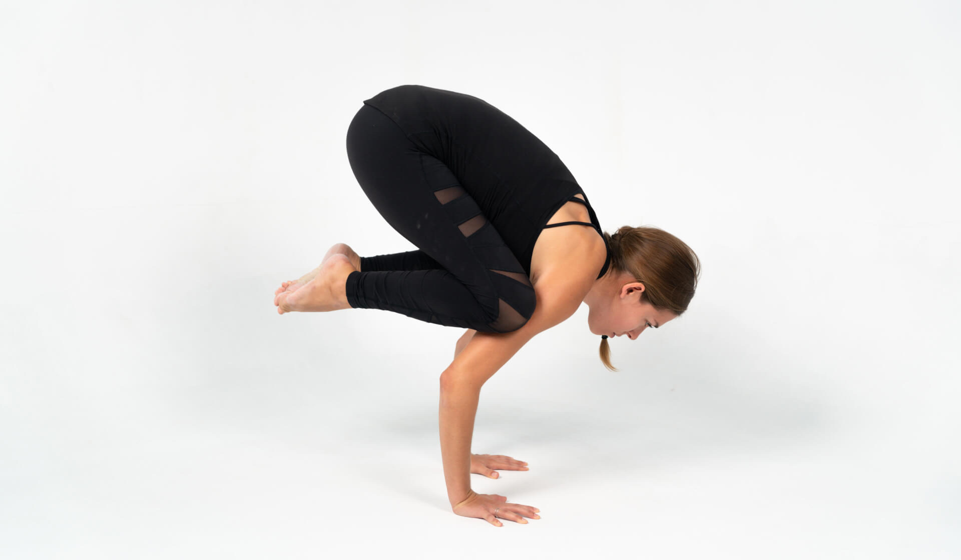 9 tư thế Yoga giúp bạn nhanh chóng giảm cân - Ảnh 10.