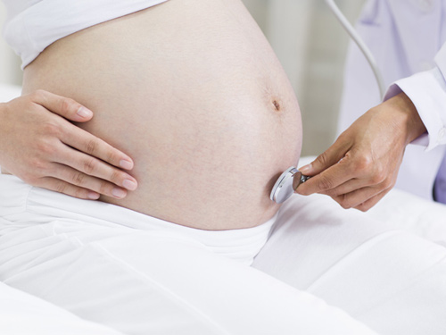 Quá trình mang thai, sinh nở, các bà bầu tuyệt đối tuân thủ việc siêu âm, kham thai định kỳ theo lịch hám mà bác sĩ sản khoa yêu cầu.