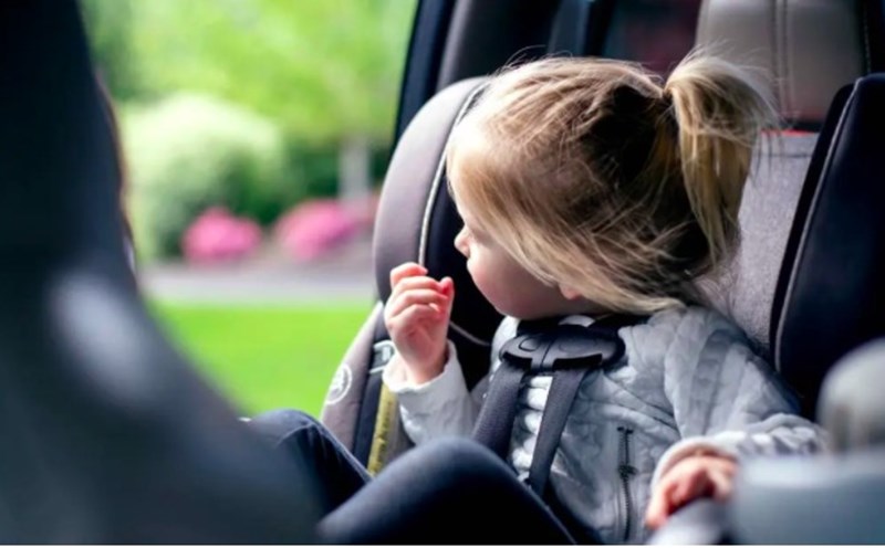 Khuyến nghị từ chuyên gia y tế đảm bảo an toàn cho trẻ trên ô tô khi tham gia giao thông- Ảnh 2.