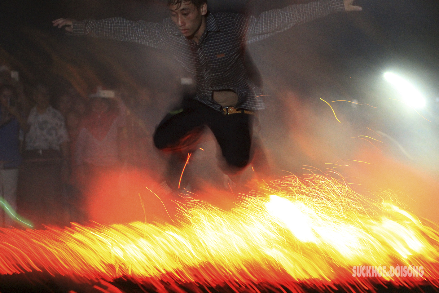 Lễ nhảy lửa Pà Thẻn lần thứ 2 được công nhận Di sản văn hóa phi vật thể Quốc gia - Ảnh 2.