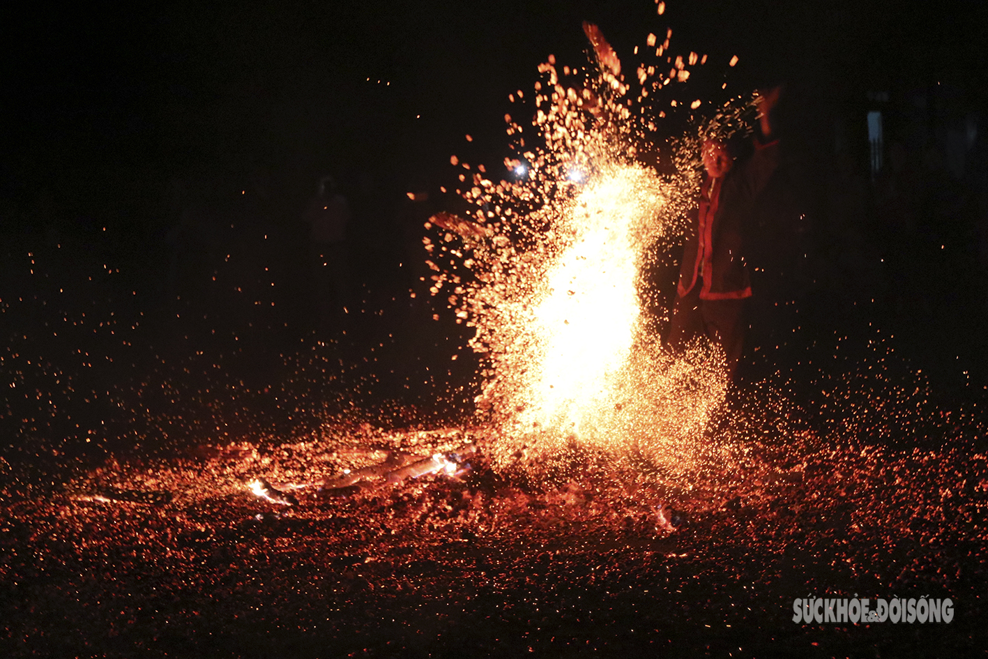 Lễ nhảy lửa Pà Thẻn lần thứ 2 được công nhận Di sản văn hóa phi vật thể Quốc gia - Ảnh 12.