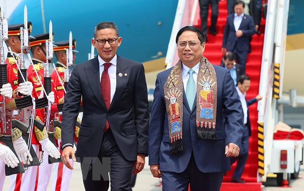 Thủ tướng bắt đầu chuyến công tác dự Hội nghị Cấp cao ASEAN lần thứ 43 - Ảnh 2.