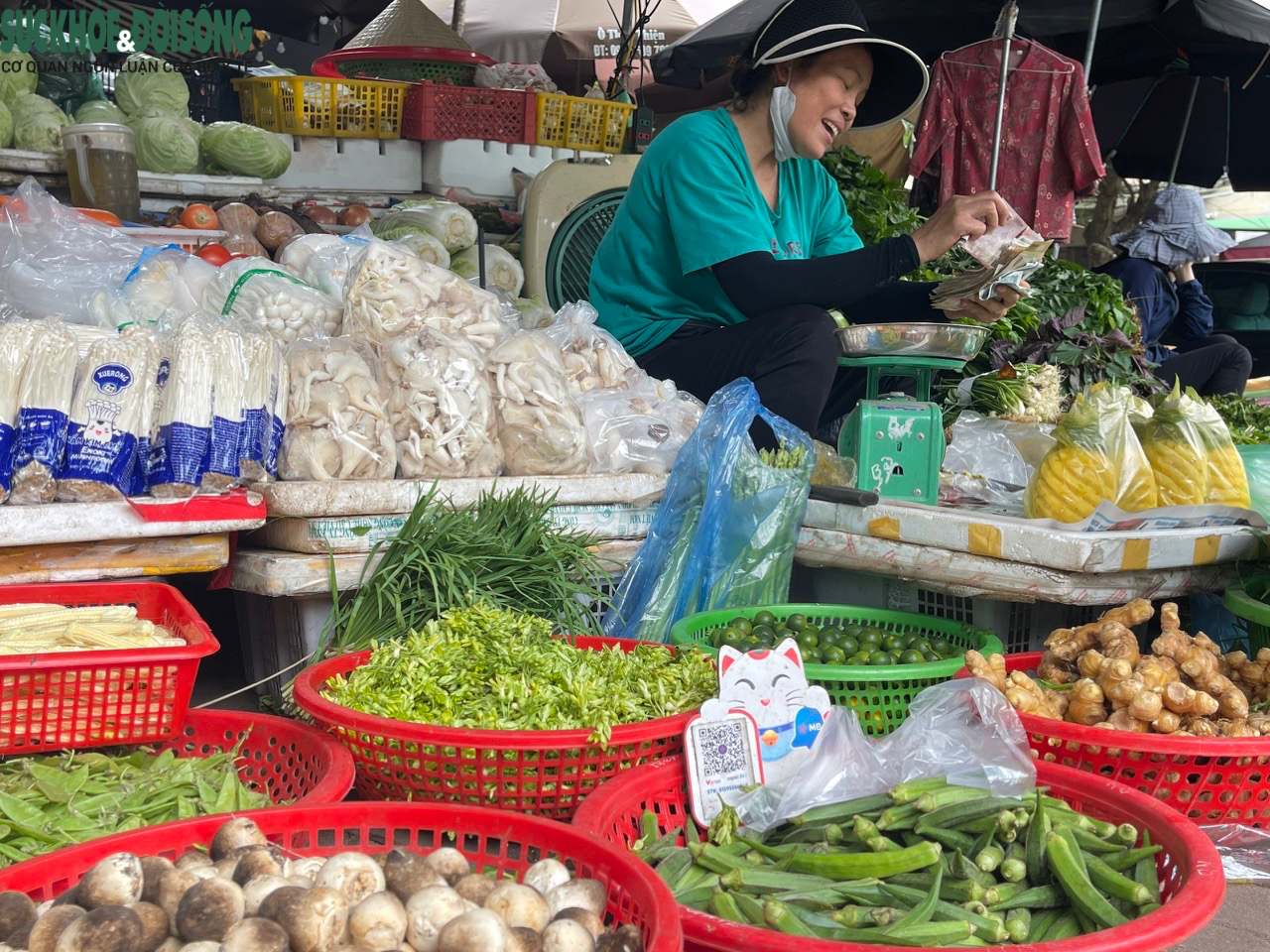 Uống cốc trà đá, mua mớ rau ngoài chợ đều quét mã QR thanh toán - Ảnh 3.