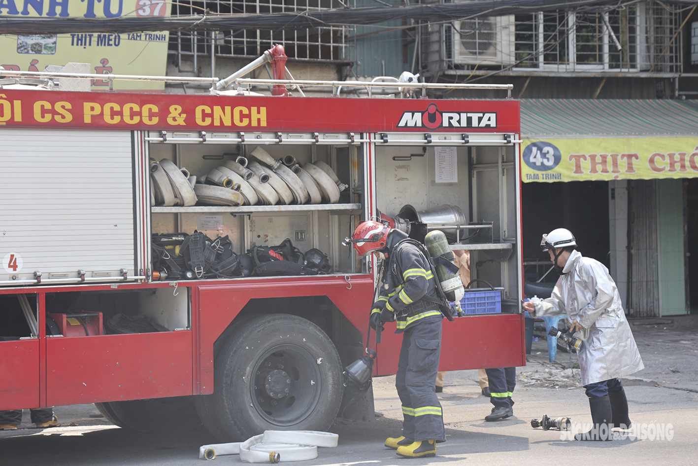 Cảnh sát PCCC&CNCH nhanh chóng dập tắt vụ hỏa hoạn trên đường Tam Trinh, Hà Nội - Ảnh 5.