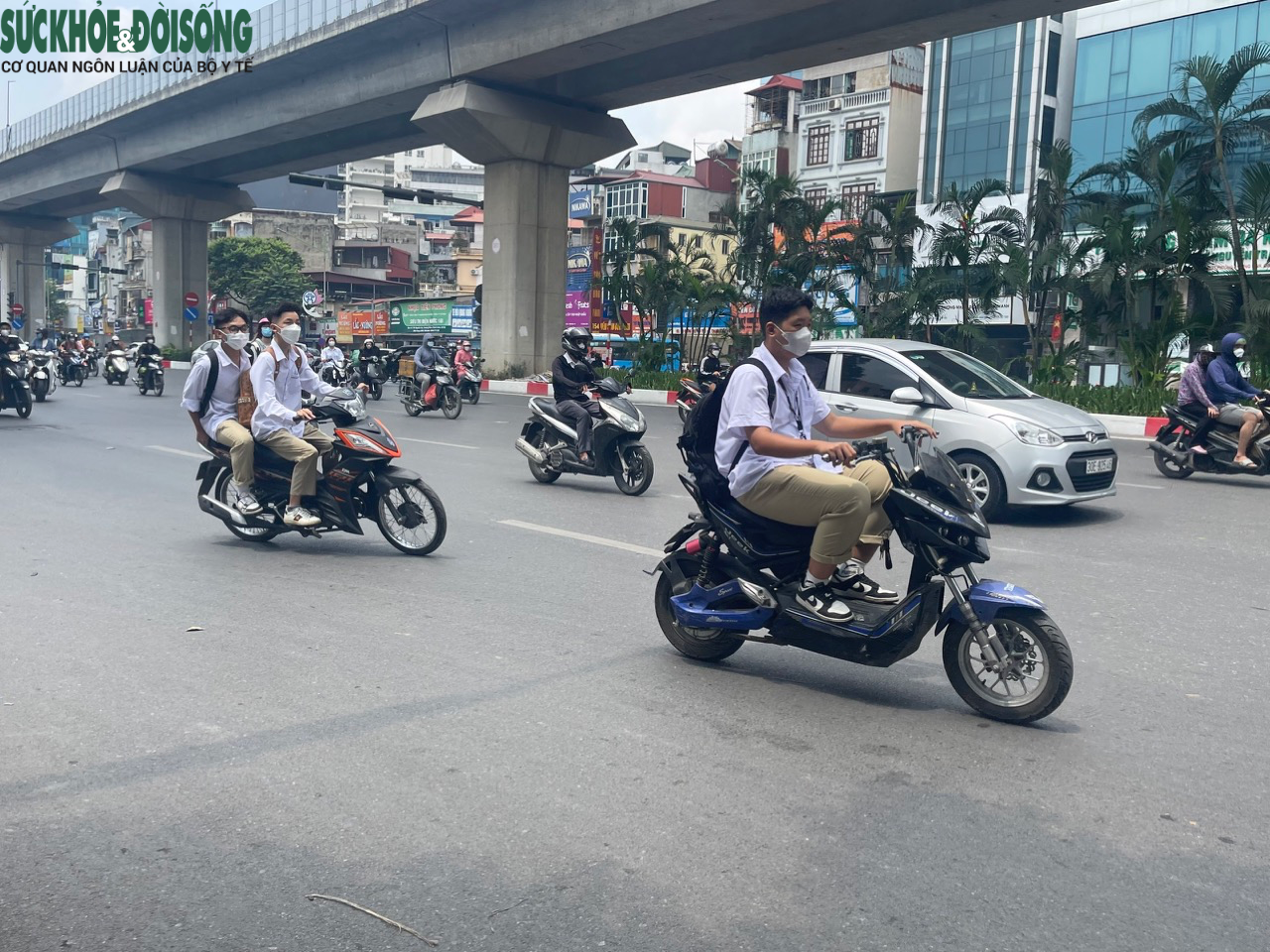 Nhan nhản học sinh vi phạm luật giao thông đầu năm học mới - Ảnh 6.