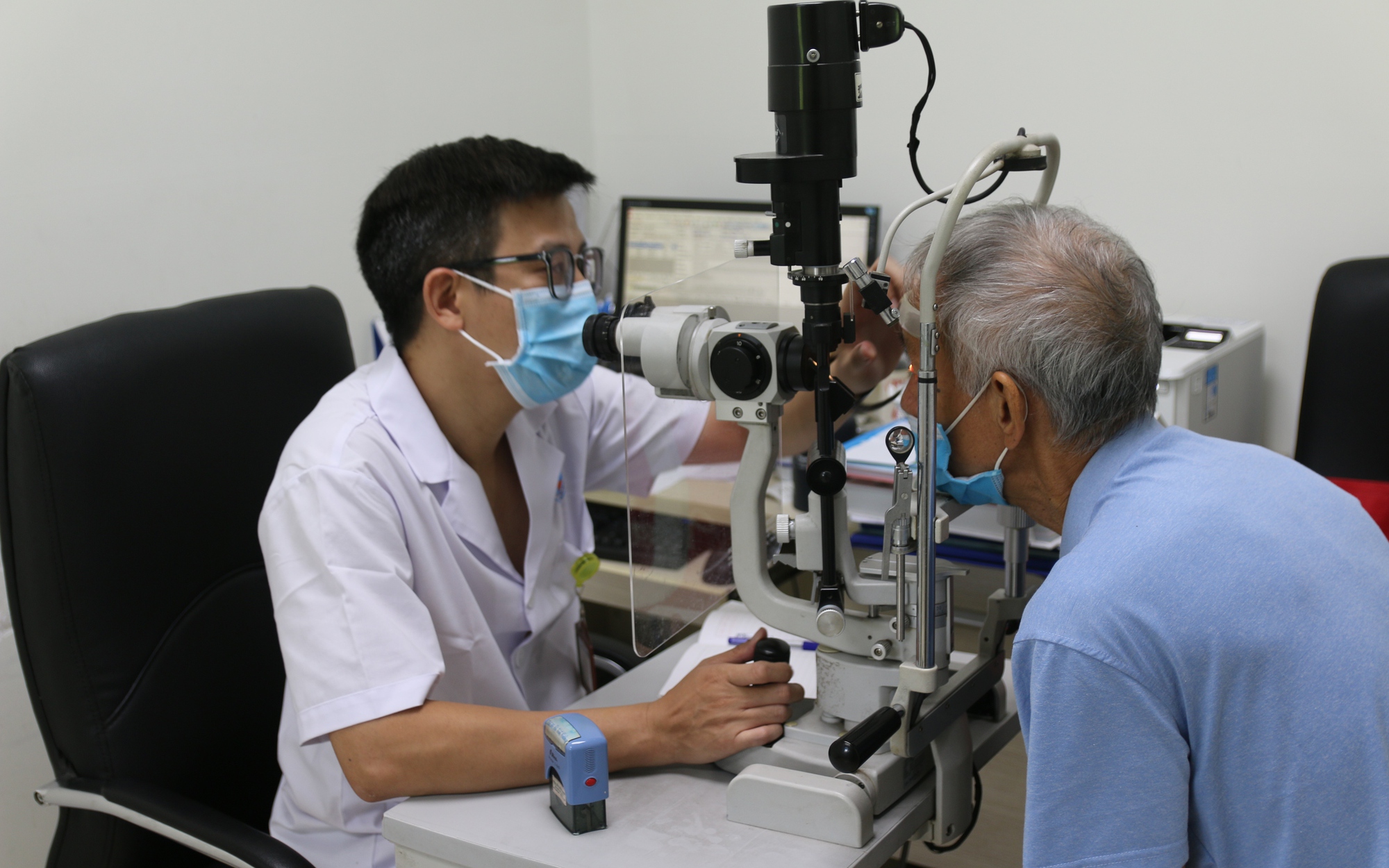 Đau mắt đỏ bao lâu thì khỏi?
