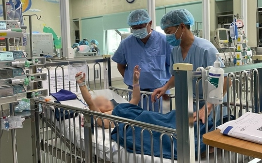 Thầy thuốc Việt nỗ lực mang kỹ thuật đỉnh cao Âu- Mỹ giá 150.000 USD về trị bệnh động kinh cho trẻ