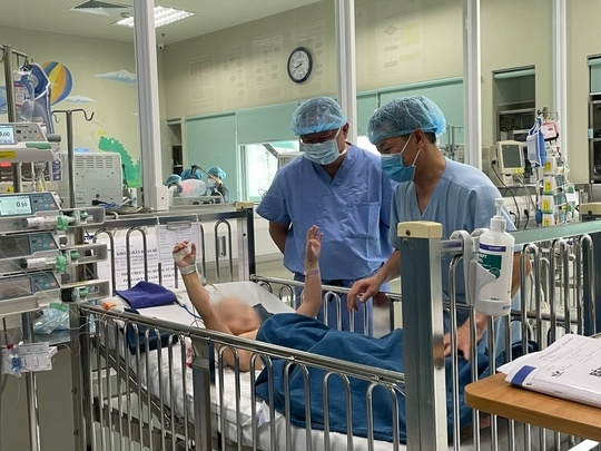 Thầy thuốc Việt nỗ lực mang kỹ thuật đỉnh cao Âu- Mỹ giá 150.000 USD về trị bệnh động kinh cho trẻ - Ảnh 1.
