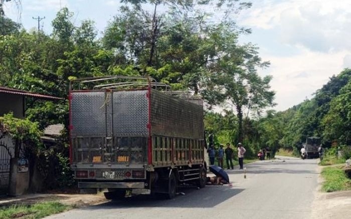 Xe máy chở 3 đối đầu ô tô tải: Thêm 1 nạn nhân tử vong