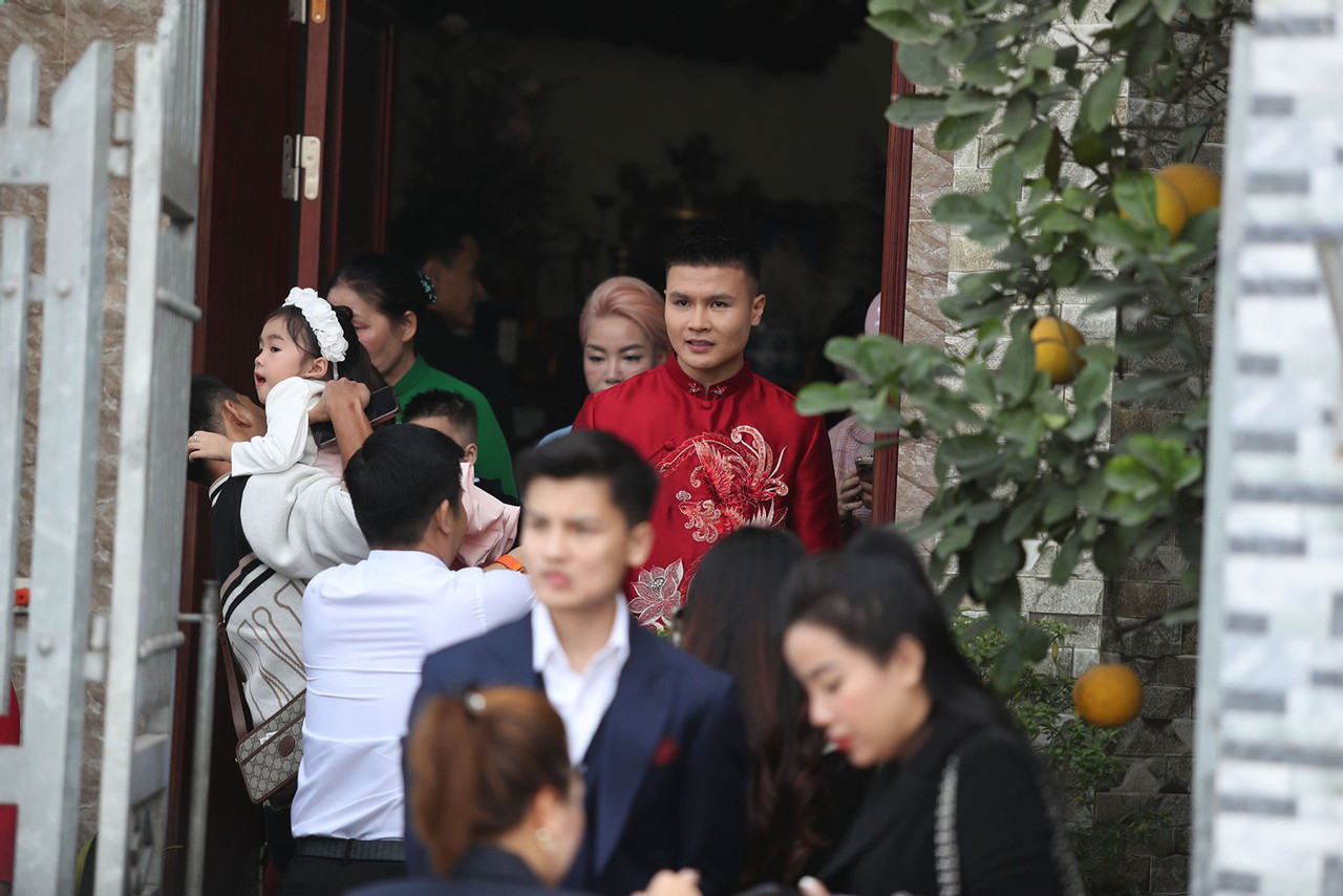 Quang Hải đi xe dâu hơn 10 tỷ trong lễ ăn hỏi với Thanh Huyền- Ảnh 6.