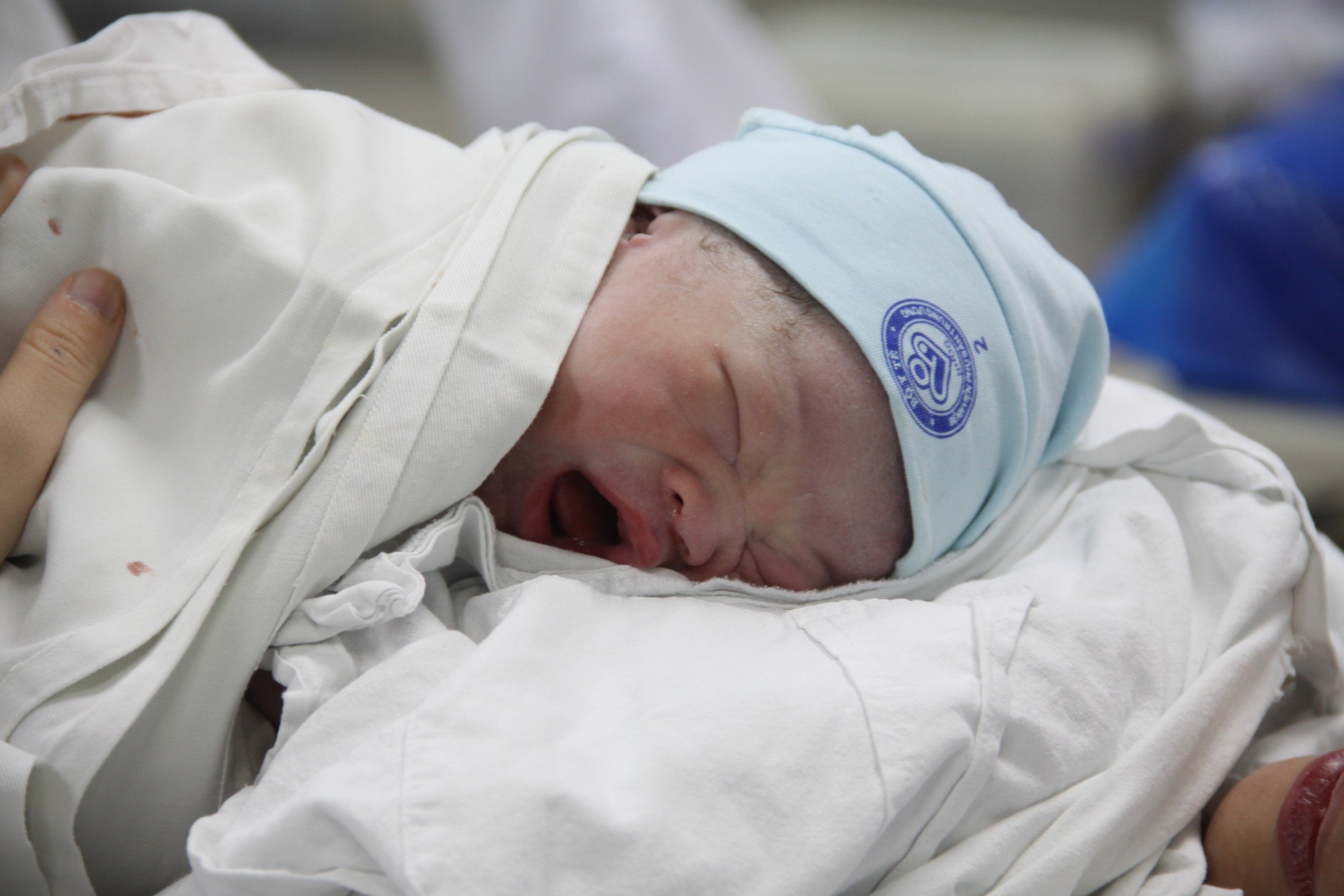 Bộ Y tế nói gì về đề xuất tôn vinh, hỗ trợ BHYT gia đình có 2congáidưới16tuổi? - Ảnh 2.