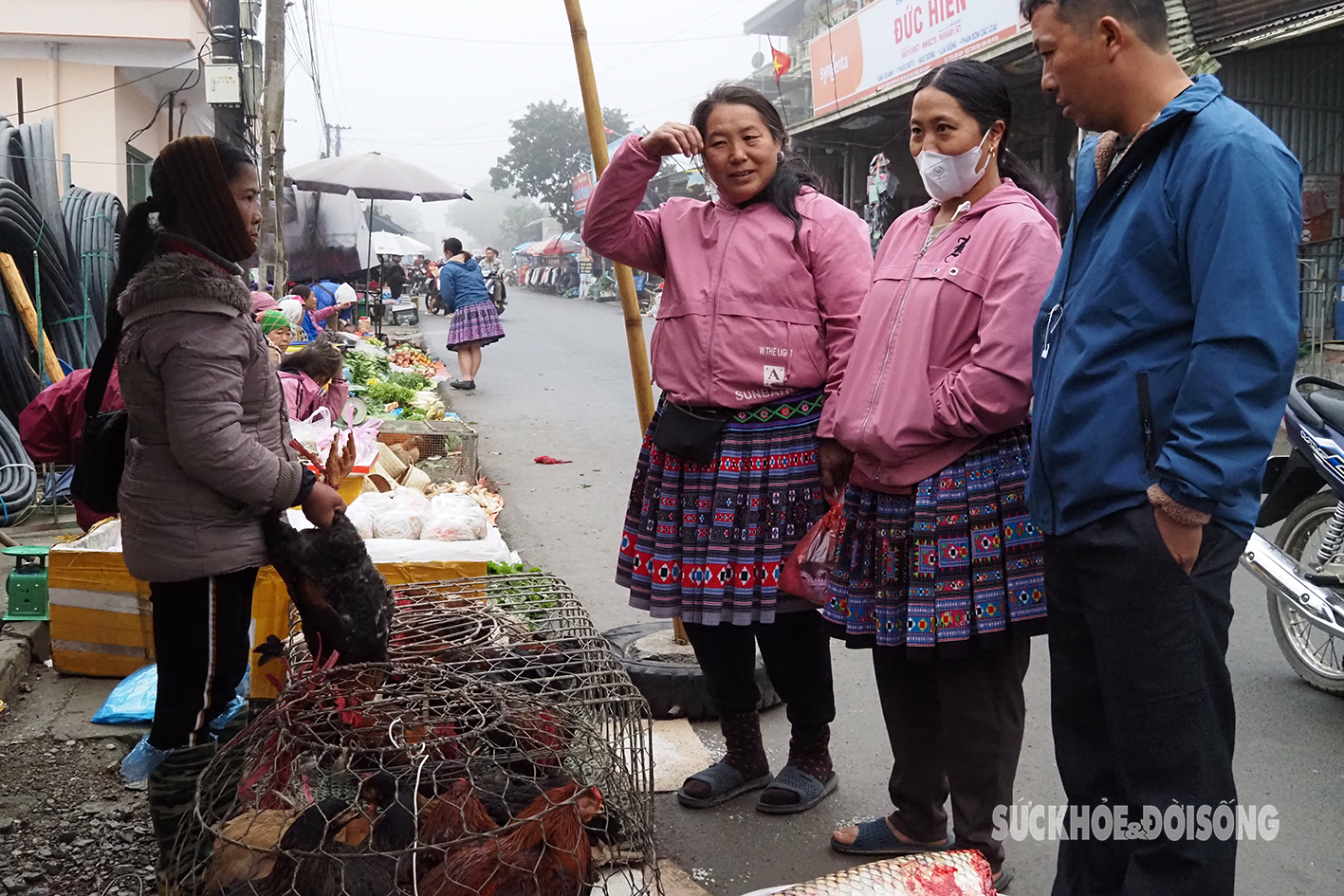 Rực rỡ sắc màu phiên chợ cuối năm của dân tộc Mông ở Pà Cò- Ảnh 12.