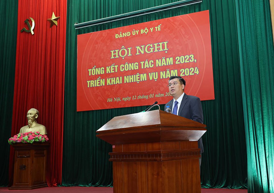 Đảng ủy Bộ Y tế tổng kết công tác Đảng năm 2023, triển khai nhiệm vụ năm 2024
- Ảnh 6.