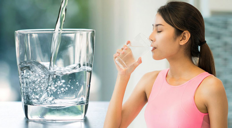 Khuyến cáo uống ít nhất 2-3 lít nước mỗi ngày khi thời tiết nóng bức
