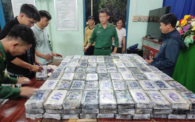 Tiếp tục phát hiện gần 300kg nghi ma túy dạt vào bờ biển Quảng Ngãi