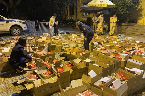 Hà Nội: Tạm giữ hơn 18.000 sản phẩm nghi là pháo- Ảnh 1.