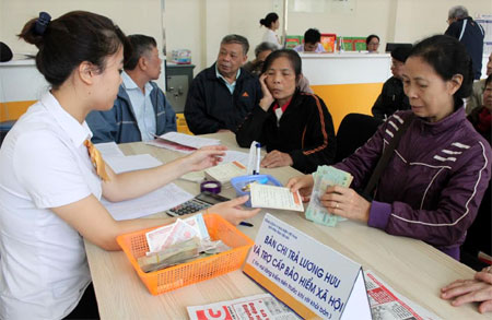 Chi hơn 30.000 tỷ đồng tiền lương hưu, trợ cấp BHXH cho 3,3 triệu người- Ảnh 1. Chi hơn 30.000 tỷ đồng tiền lương hưu, trợ cấp BHXH cho 3,3 triệu người- Ảnh 1.