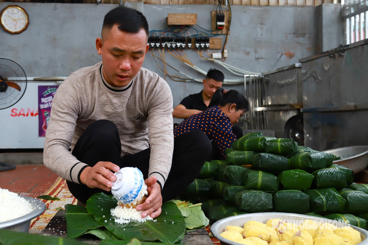 Bánh chưng làng Tranh Khúc nức tiếng gần xa- Ảnh 9.