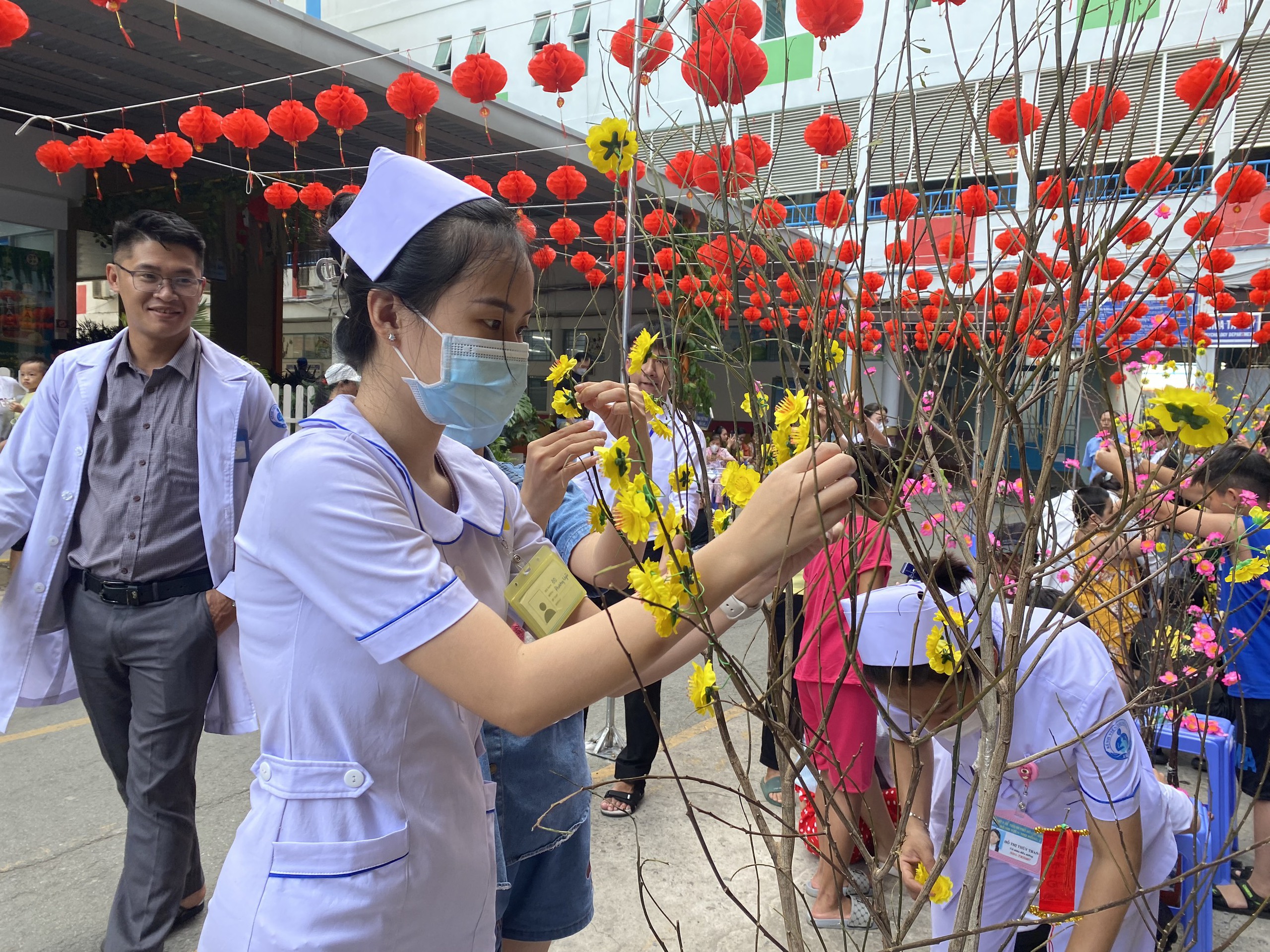 'Xuân yêu thương' ở Bệnh viện Nhi đồng 1- Ảnh 11.