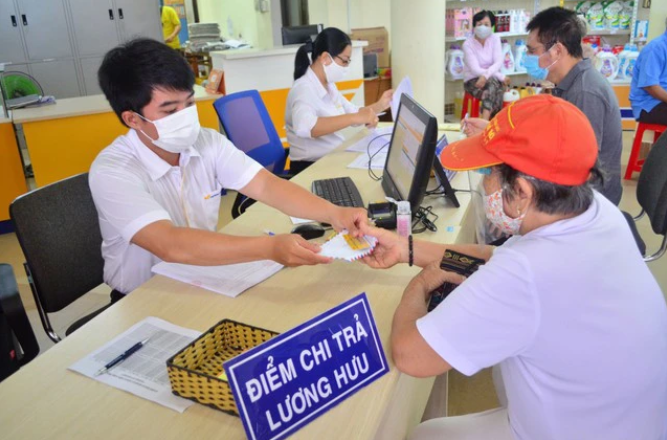 Lương hưu là nguồn thu nhập ổn định, được điều chỉnh định kỳ để đảm bảo cuộc sống người nghỉ hưu- Ảnh 1.