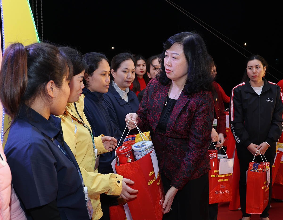 Phó Thủ tướng Trần Hồng Hà dự 'Tết sum vầy - Xuân chia sẻ' cùng công nhân lao động tỉnh Bắc Ninh- Ảnh 7.