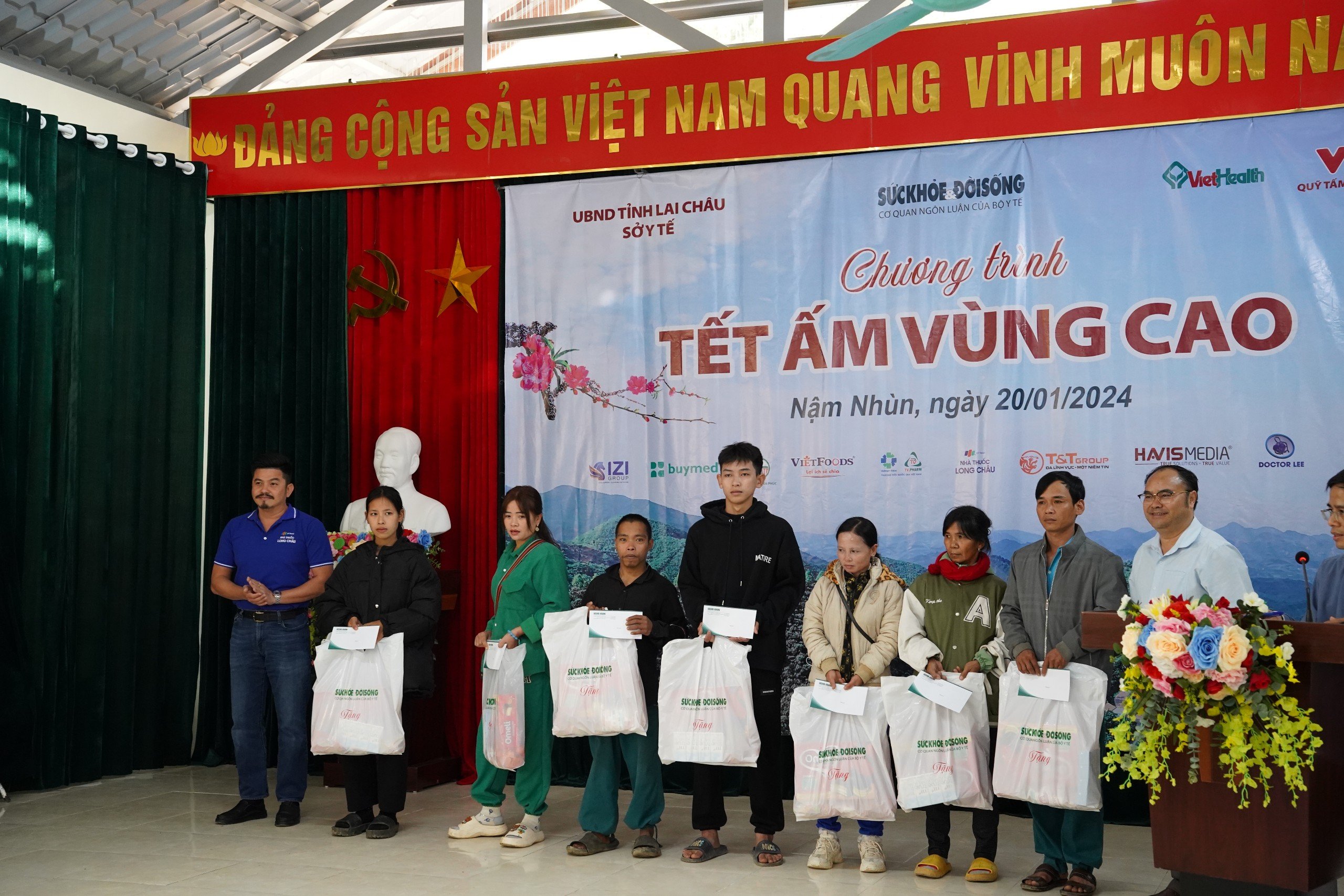 ‘Tết ấm vùng cao’ của Báo Sức khỏe và Đời sống chở những yêu thương đến với 1000 hộ dân vùng cao huyện Nậm Nhùn, Lai Châu- Ảnh 15.