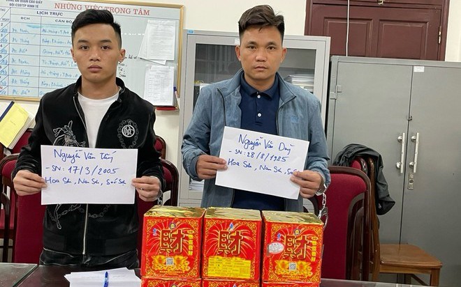 Bắt nhóm đối tượng buôn bán pháo hoa nổ ở Hà Nội