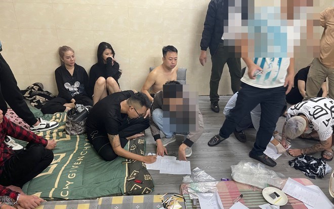 13 nam nữ sử dụng ma tuý trong phòng trọ tại Tây Hồ, Hà Nội