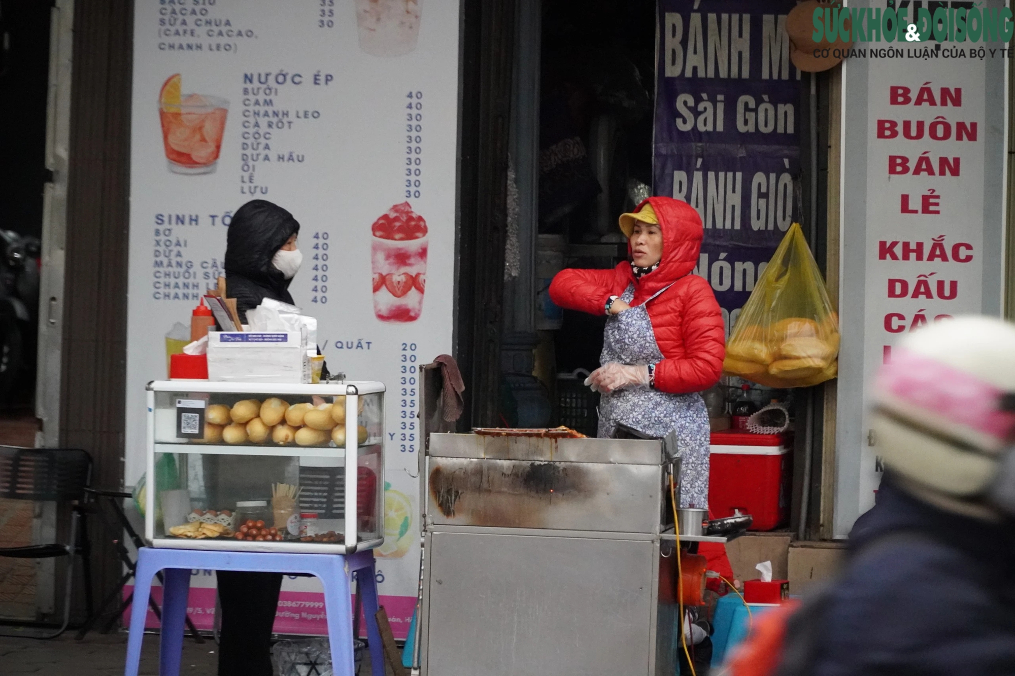 Người Hà Nội co ro trong ngày lạnh nhất mùa đông- Ảnh 4.