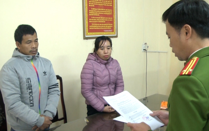 Bắt giữ vợ chồng sản xuất mì chính giả