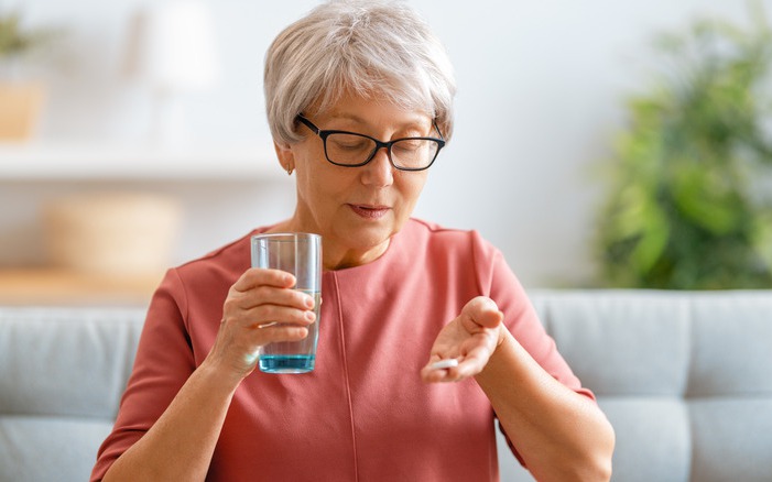 Người cao tuổi cần bổ sung vitamin B nào?