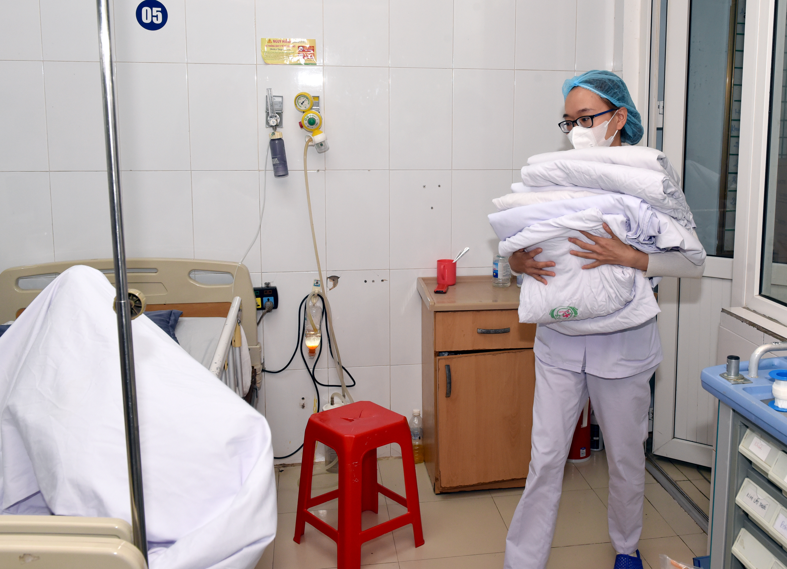Bệnh viện bổ sung điều hòa 2 chiều, máy sưởi chống rét cho người bệnh- Ảnh 3.