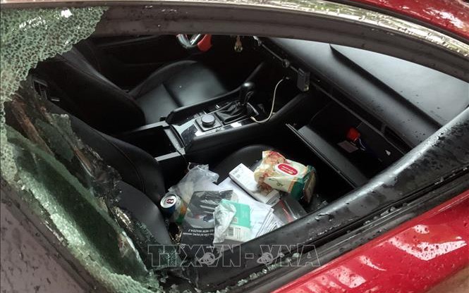Nhóm thiếu niên đập phá kính ô tô để trộm cắp tài sản gần Tết