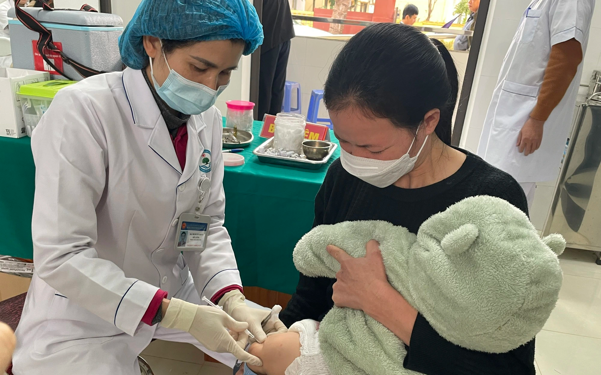 Bộ Y tế giám sát tiêm chủng vaccine 5 trong 1 tại Tuyên Quang