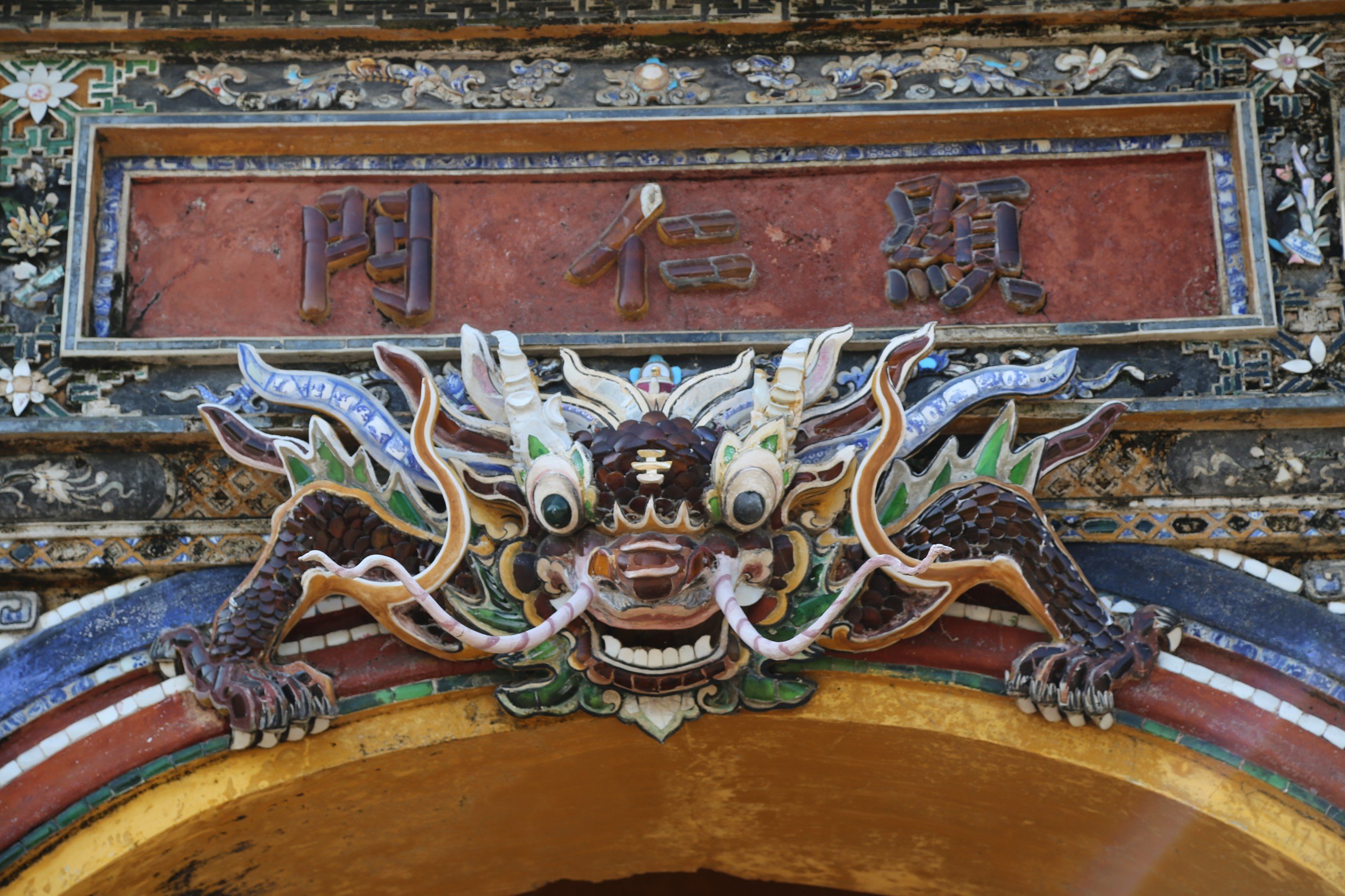 Năm Thìn, ngắm hình tượng rồng trên các công trình kiến trúc ở Huế- Ảnh 14.
