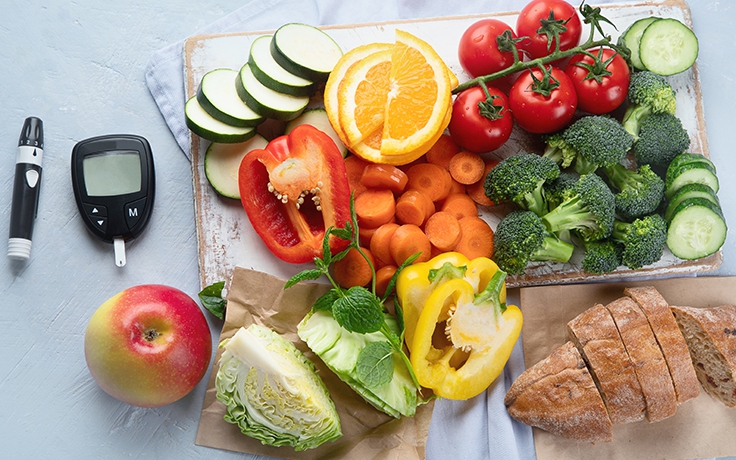 Chuyên gia cảnh báo: Ăn Tết thiếu kiểm soát, nhiều bệnh mạn tính sẽ bùng phát sau kỳ nghỉ- Ảnh 2. 10 nguyên tắc ăn uống giúp người bệnh đái tháo đường yên tâm ăn Tết