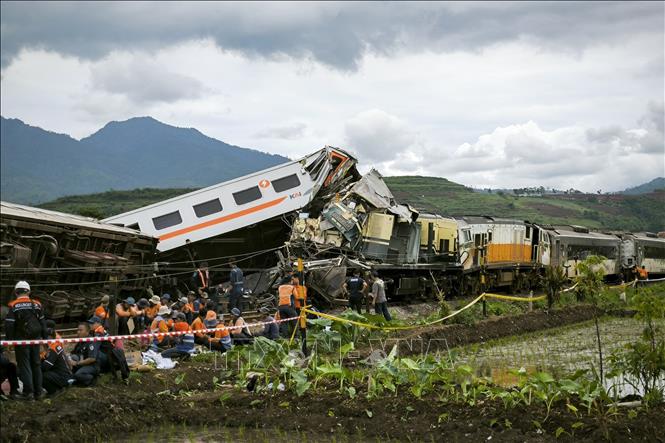Vụ tai nạn tàu hỏa tại Indonesia: Con số thương vong tăng- Ảnh 1.