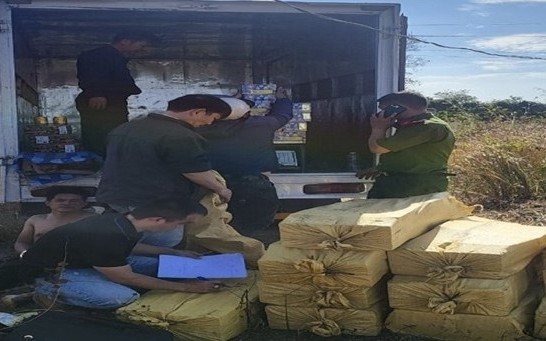 Bắt giữ đối tượng vận chuyển hơn nửa tấn pháo lậu