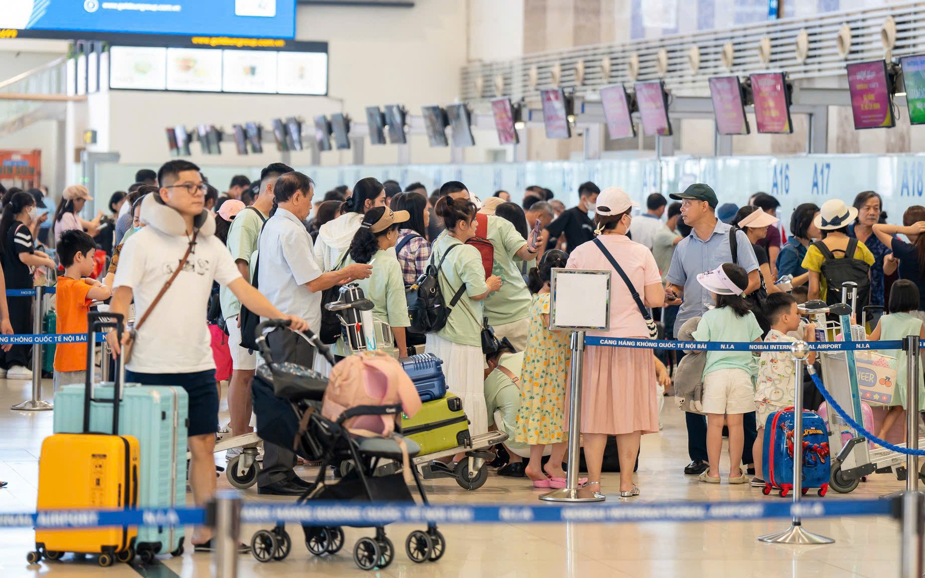 Giá vé máy bay và vé tàu Tết khó giảm